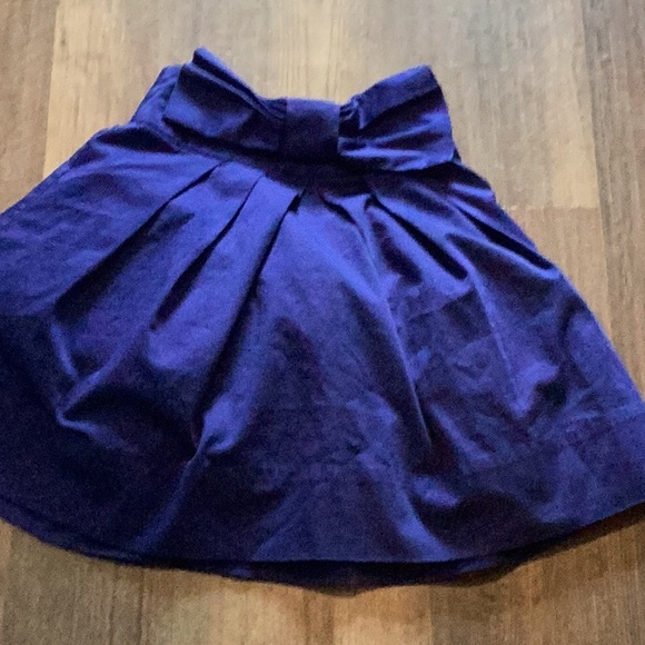 twenty one Dresses & Skirts - Twenty one front bow short‎ skirt. Worn one time